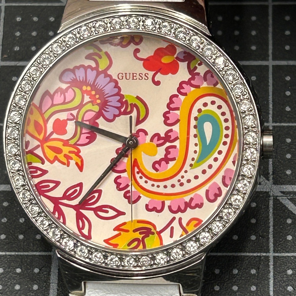 Guessā Womens Paisley Floral Dial Crystal Bezel White Leather Watch G75991L